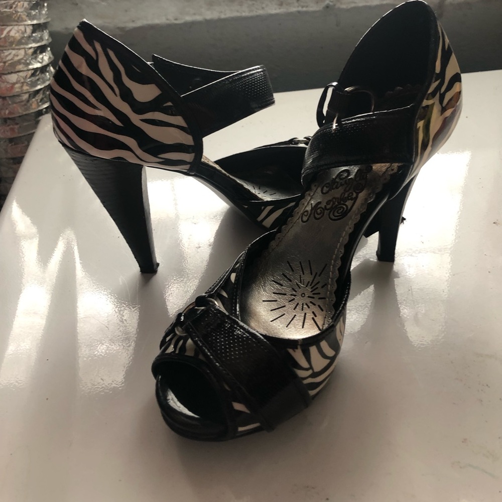 Naughty Monkey zebra heels size 10